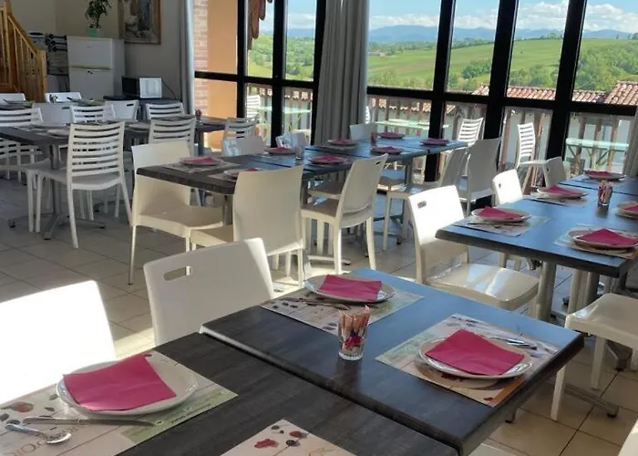 劳斯塔尔德尔卡拉特酒店 Carla-Bayle