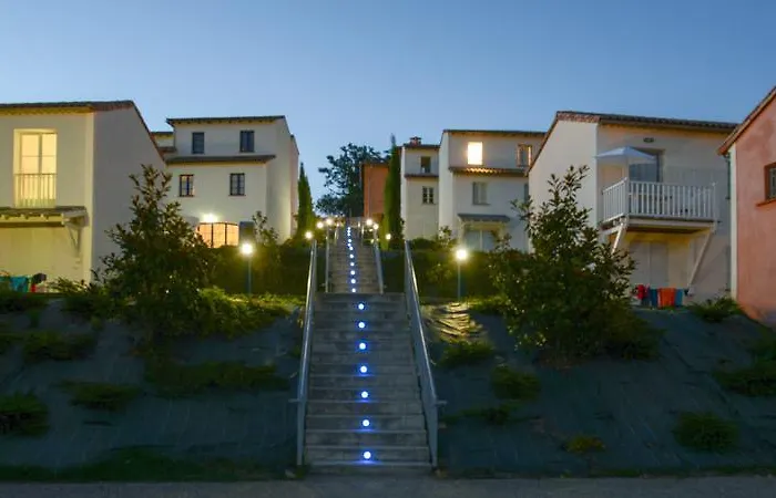 假日公园 劳斯塔尔德尔卡拉特酒店 3*